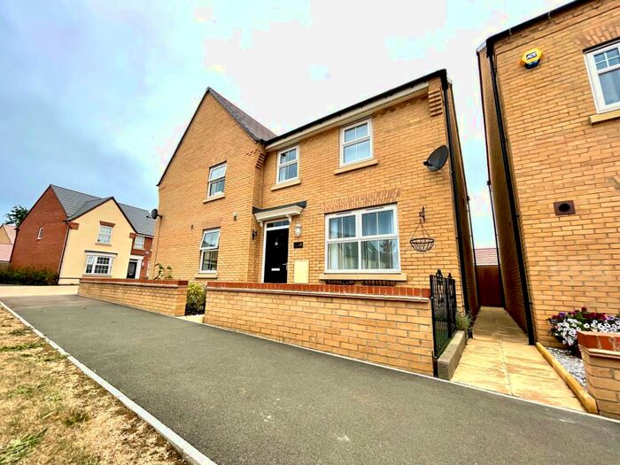 3 Bedroom House To Rent In Fitz Hugh Crescent, Eagle Farm South, Milton Keynes, MK17