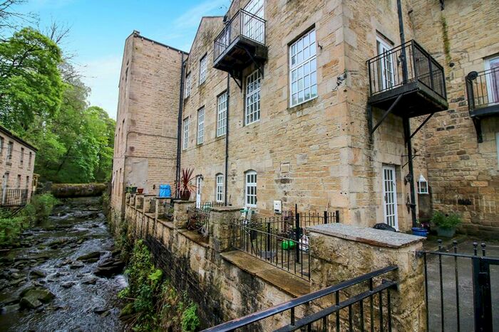 3 Bedroom Flat To Rent In Woodcote Fold, Oakworth, Keighley, West Yorkshire, BD22