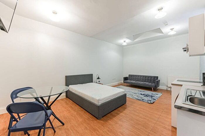 1 Bedroom Flat To Rent In Queens Gate, South Kensington, London, SW7