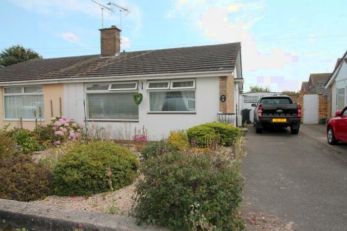 2 Bedroom Bungalow To Rent In Vine Farm Road, Wivenhoe, CO7