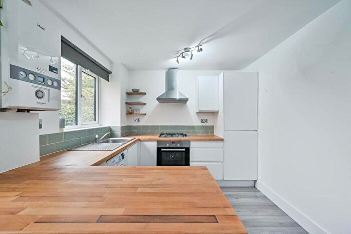 2 Bedroom Flat To Rent In Myers Lane, New Cross, London, SE14