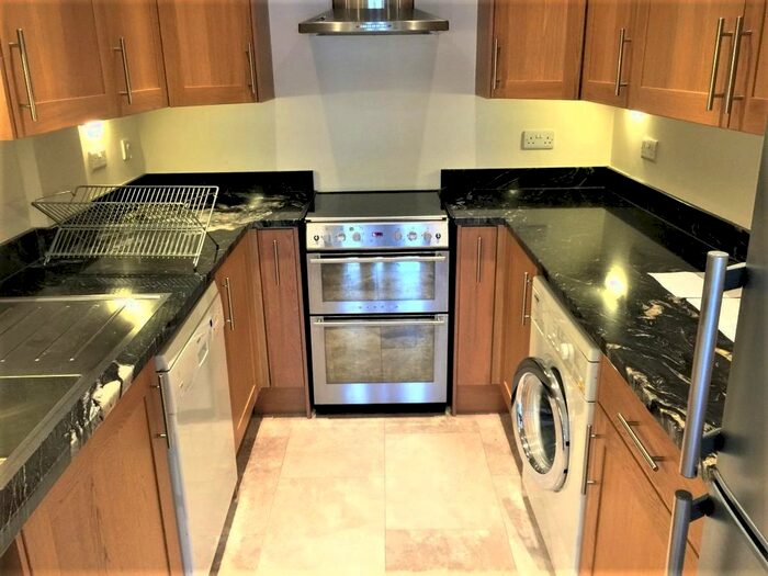 1 Bedroom Flat To Rent In Woodcote Avenue, Wallington, SM6