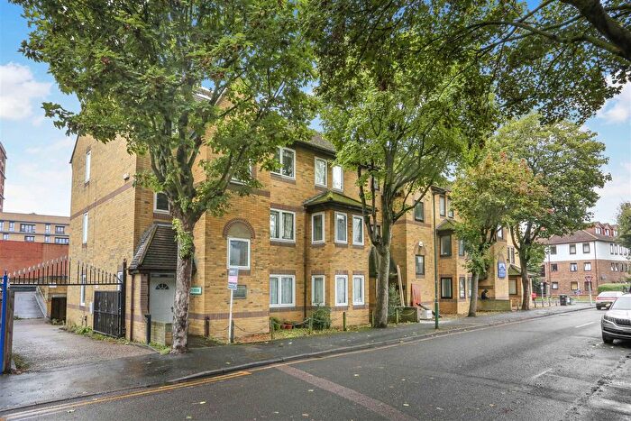 1 Bedroom Flat To Rent In Lewis Road, Sutton, SM1