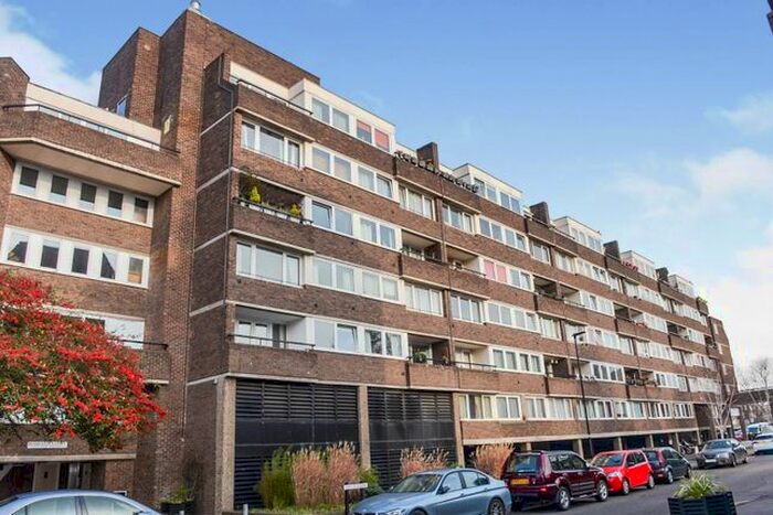 2 Bedroom Flat To Rent In Justin Close, Brentford, TW8