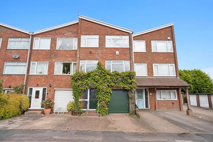 3 Bedroom Town House For Sale In Peters Close, Prestwood, HP16
