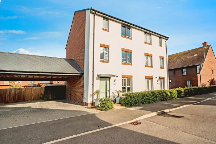 4 Bedroom Town House For Sale In Kempster Way, Weston Turville, Aylesbury, Buckinghamshire, HP22