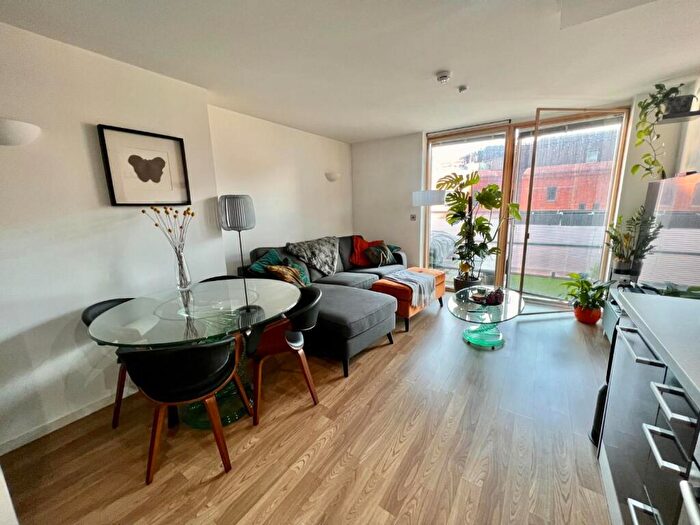 2 Bedroom Flat To Rent In Wellington Quarter, Wellington Street, Leeds, LS1