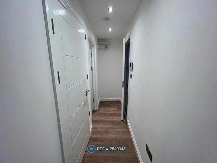 1 Bedroom Flat To Rent In Cordwallis Road, Maidenhead, SL6