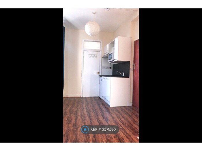 Studio To Rent In Harrow Road, London, W10