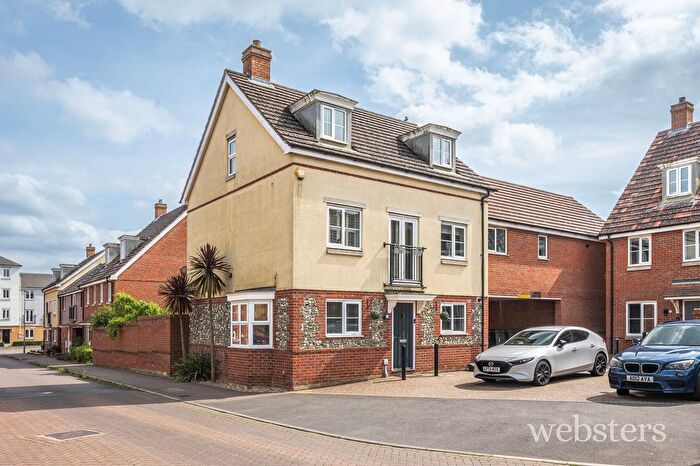 4 Bedroom Link Detached House For Sale In Woodpecker Way, Costessey, NR8