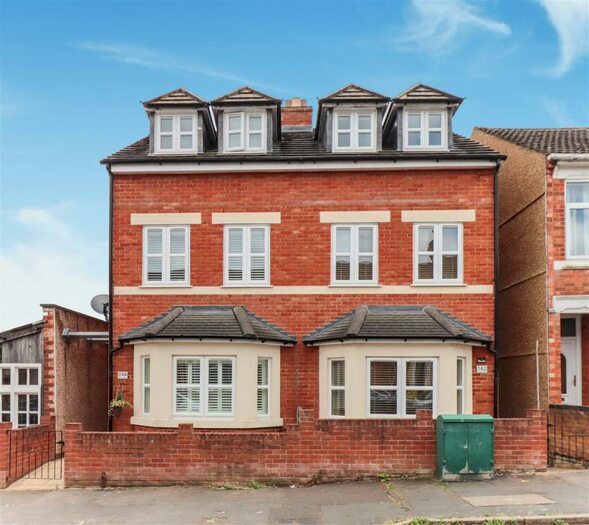 4 Bedroom Semi-Detached House To Rent In St. Peters Avenue, Kettering, NN16