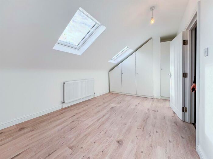 1 Bedroom Apartment To Rent In West Green Road, London, N15