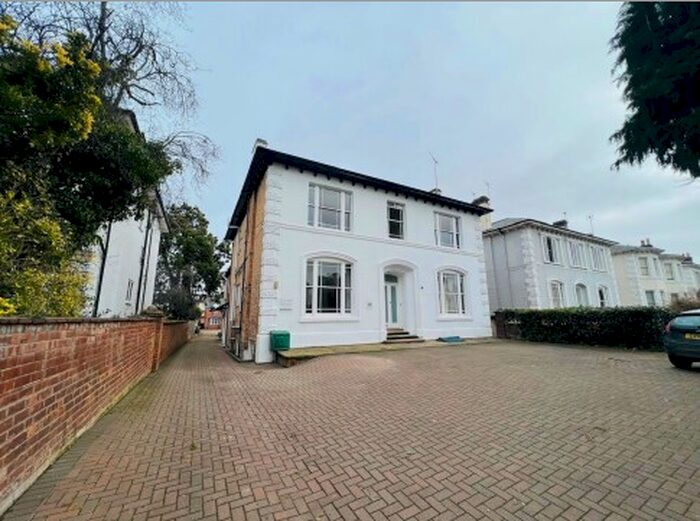 3 Bedroom Apartment To Rent In Basement Flat, Kenilworth Road, CV32