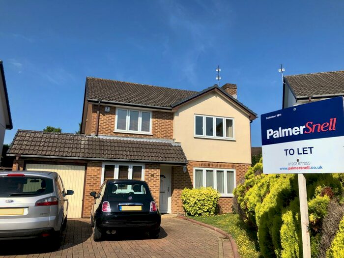 4 Bedroom House To Rent In Vine Farm Road, Poole, BH12