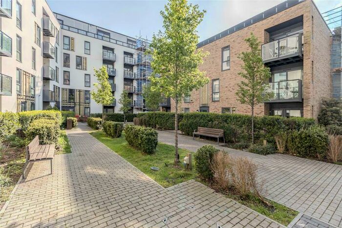 2 Bedroom Apartment To Rent In Addlestone, KT15