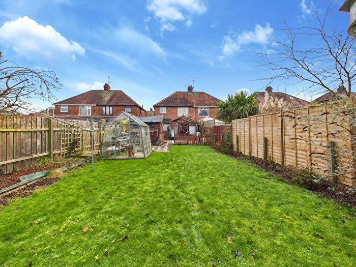 3 Bedroom Semi-Detached House For Sale In Thornwick Avenue, Willerby, HU10
