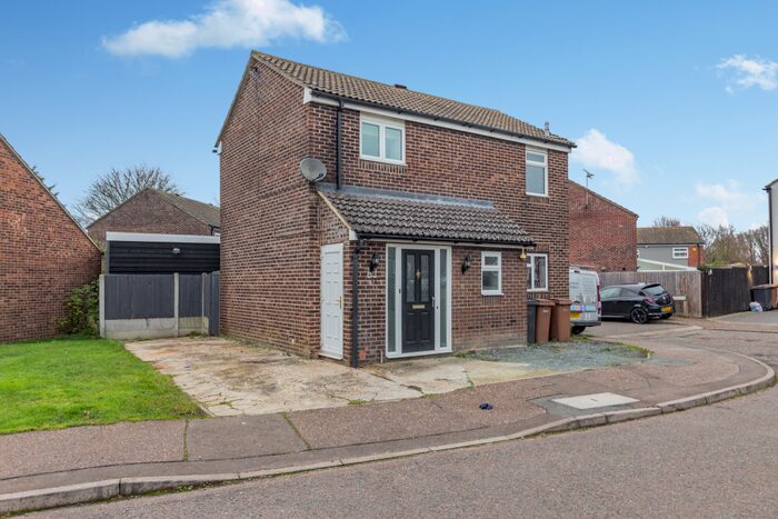 1 Bedroom Detached House For Sale In Boleyn Way, Chelmsford, CM3