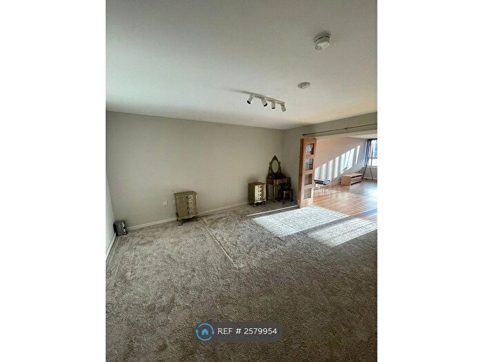 2 Bedroom Flat To Rent In White Croft Works, Sheffield, S3