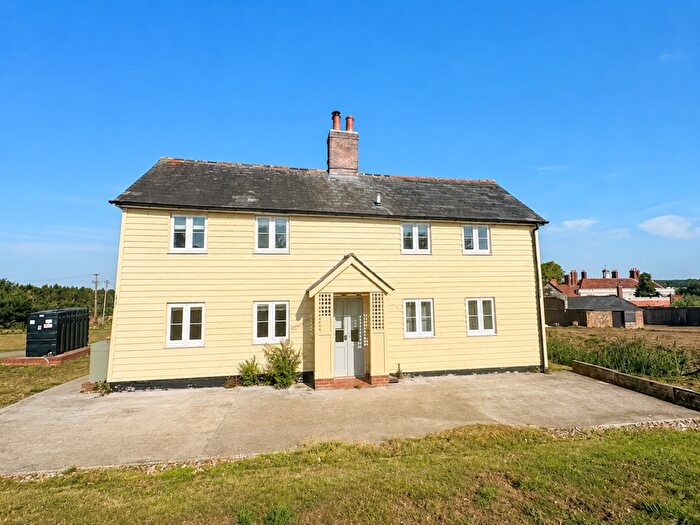 3 Bedroom Detached House To Rent In Farm Cottage, CO9