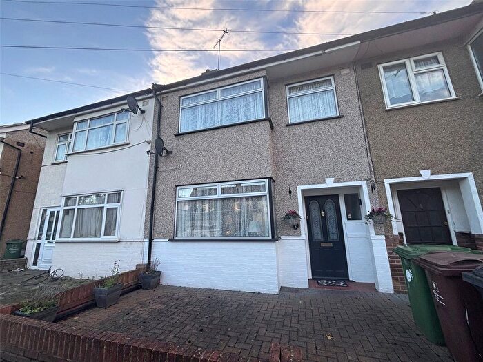 3 Bedroom Terraced House For Sale In Kelly Way, Chadwell Heath, RM6