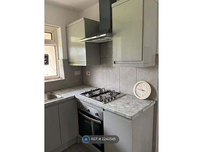 3 Bedroom Terraced House To Rent In Park Hill Rise, Croydon, CR0