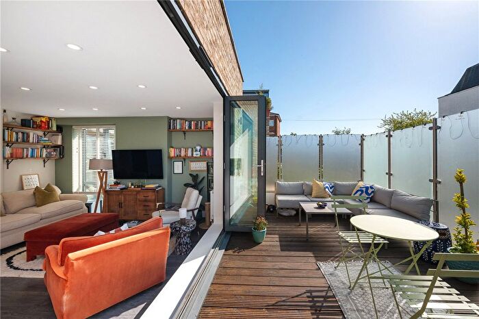 2 Bedroom Flat For Sale In Dalberg Road, London, SW2