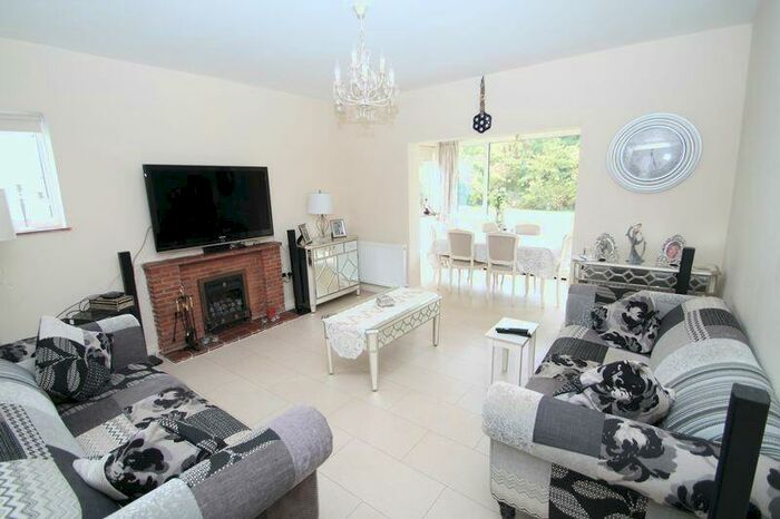 2 Bedroom Detached Bungalow To Rent In Southbourne Close, Pinner, HA5