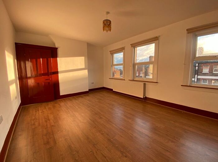 4 Bedroom Flat To Rent In Honor Oak Park, London, SE23