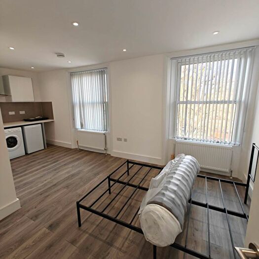 Studio To Rent In Windsor Road, London, W5