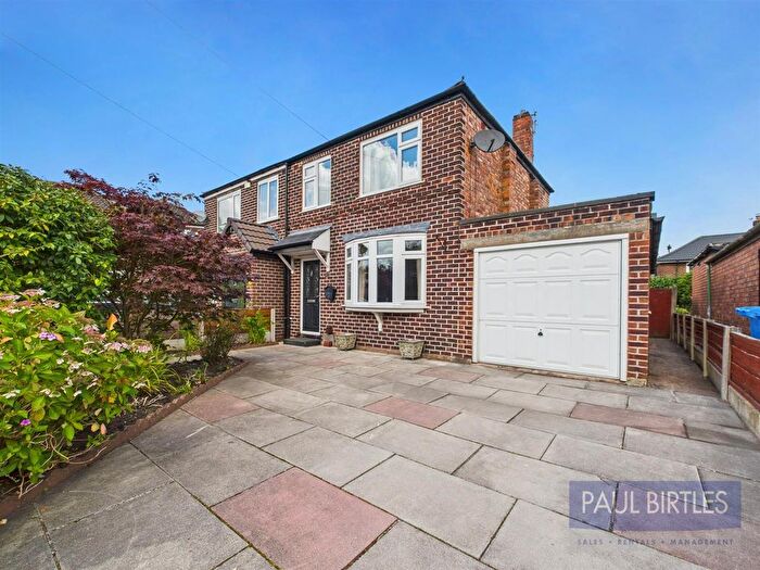 3 Bedroom Semi-detached House For Sale In Redesmere Park, Flixton, Trafford, M41