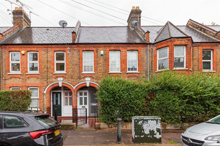 2 Bedroom Maisonette For Sale In Brettenham Road, Walthamstow, E17