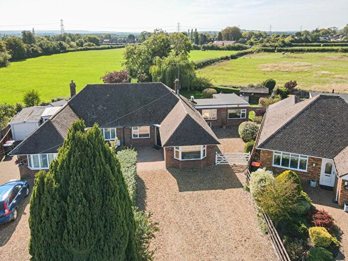 3 Bedroom Semi-Detached Bungalow For Sale In Orchard Way, Stanbridge, Leighton Buzzard, LU7