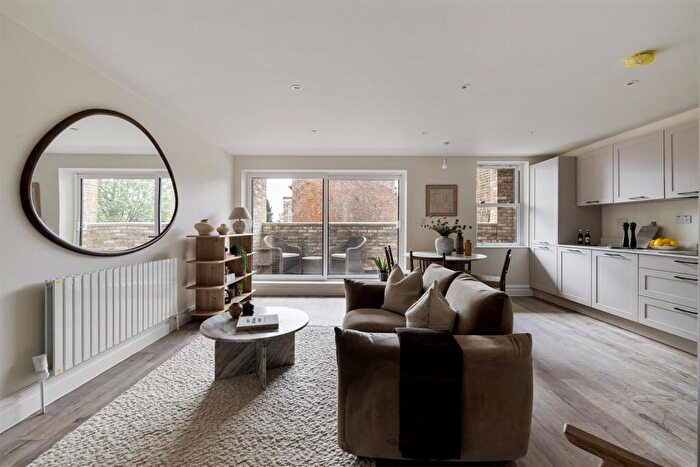 2 Bedroom Apartment For Sale In Bulwer Road, London, E11