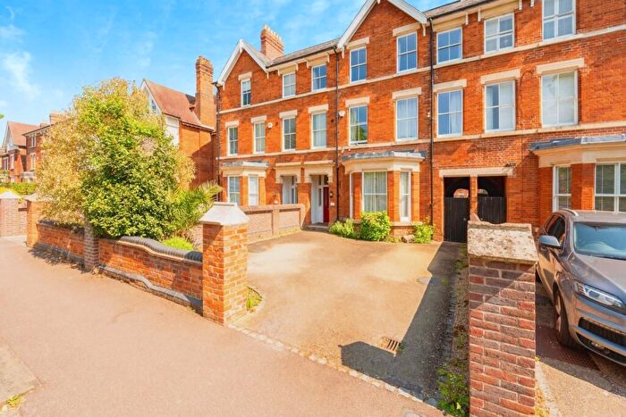 6 Bedroom Terraced House To Rent In Lansdowne Road, Bedford, MK40