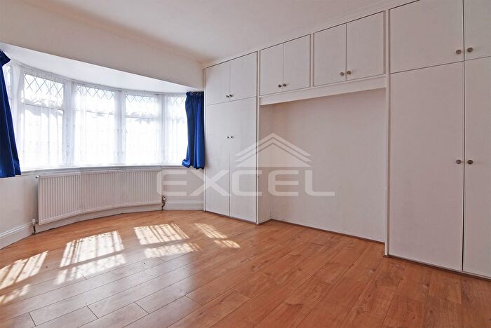 3 Bedroom Flat To Rent In Greencroft Gardens, South Hampstead, London, NW6
