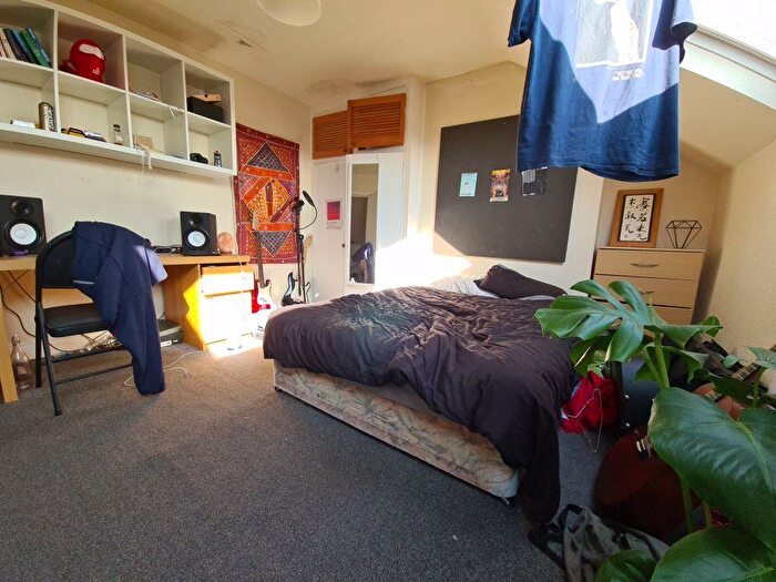 8 Bedroom Semi-Detached House To Rent In Manor Terrace, Leeds, LS6