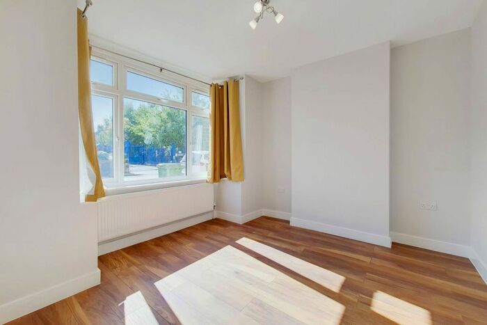 3 Bedroom End Of Terrace House To Rent In Jaffray Road, Bromley, BR2