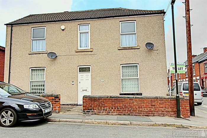 1 Bedroom Flat To Rent In South Street North, New Whittington, Chesterfield, Derbyshire, S43