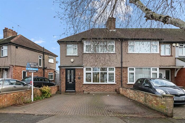 3 Bedroom Semi Detached House For Sale In Waltham Avenue, Hayes, UB3