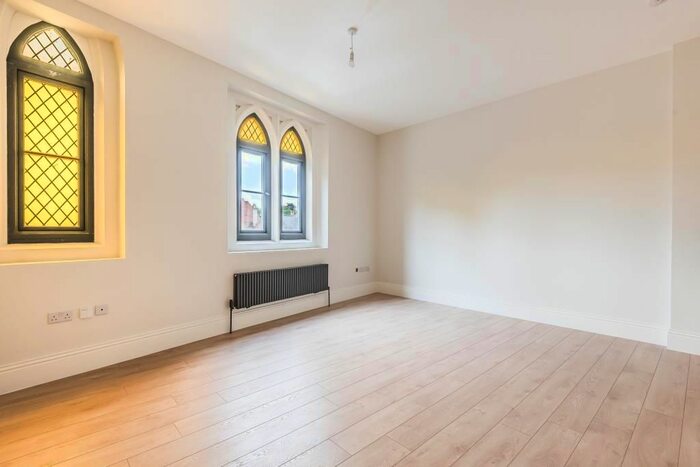 2 Bedroom Flat To Rent In Chesham, Buckinghamshire HP5