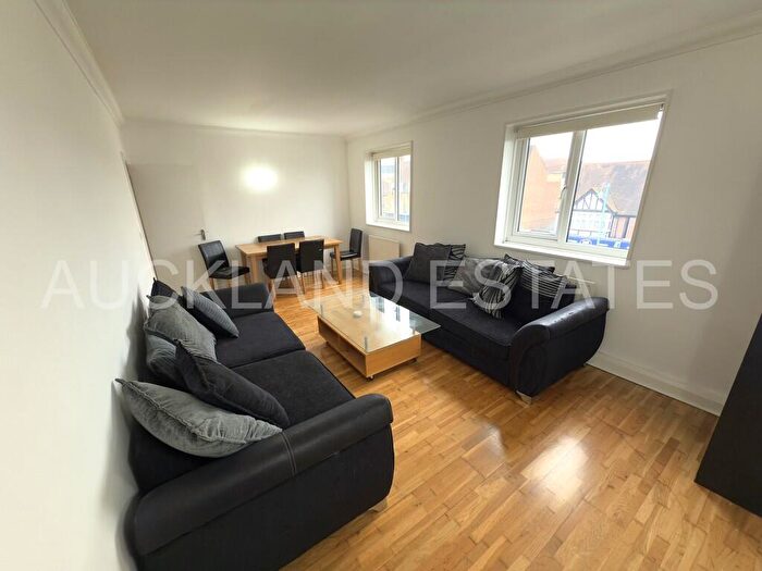 2 Bedroom Apartment To Rent In Darkes Lane, Potters Bar, EN6