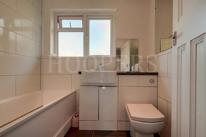2 Bedroom Flat To Rent In Coles Green Road, London, NW2