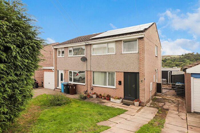 3 Bedroom Semi-Detached House For Sale In Coppice Close, Stocksbridge, Sheffield, S36