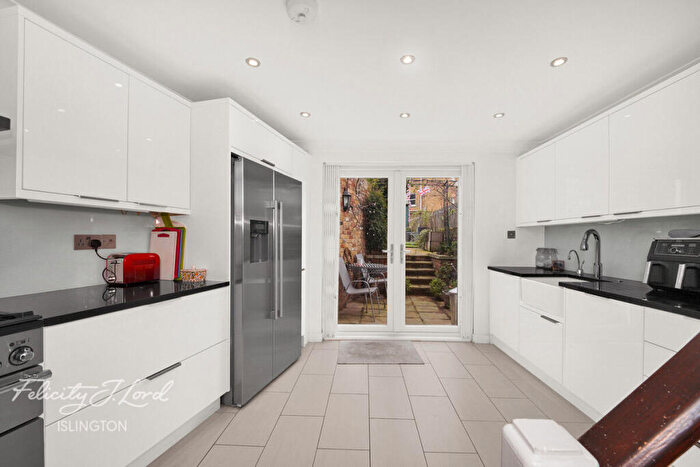 4 Bedroom Terraced House For Sale In Downham Road, De Beauvoir, N1