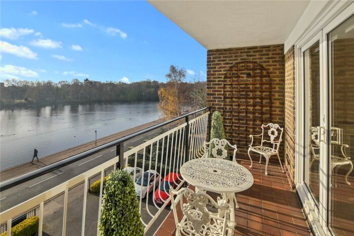 2 Bedroom Flat To Rent In St. Aubyns, Snaresbrook Road, London, E11