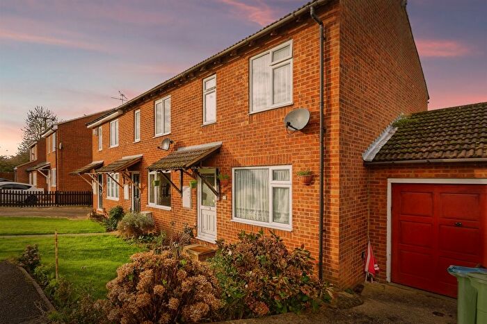 3 Bedroom End Of Terrace House For Sale In Picasso Place, Aylesbury, HP19