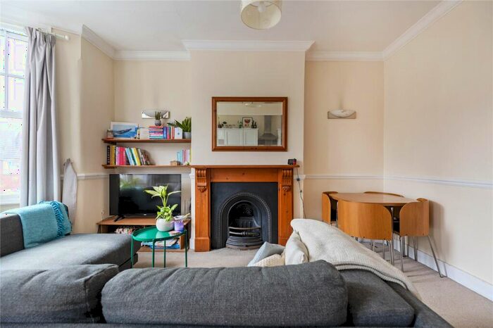 2 Bedroom Flat To Rent In Cambray Road, London, SW12