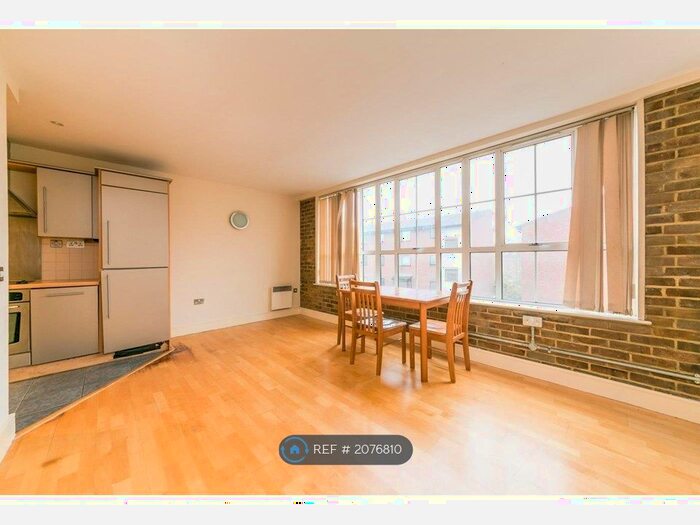 2 Bedroom Flat To Rent In South City Court, London, SE15