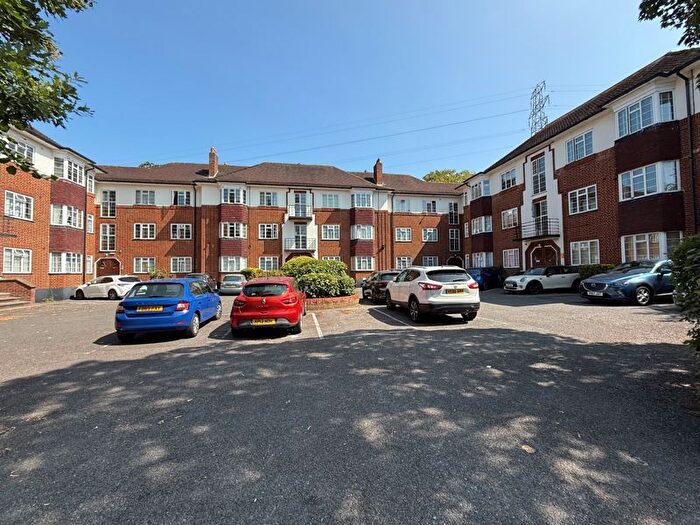 2 Bedroom Flat To Rent In St Thomas Drive, Pinner, HA5