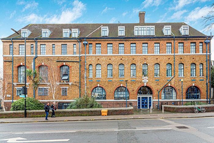 2 Bedroom Flat For Sale In Institute Place, Dalston, E8